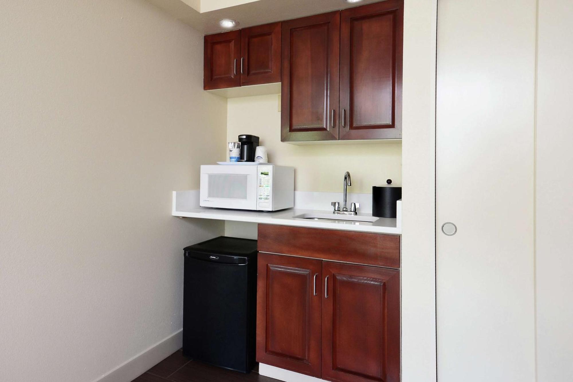 Hampton Inn Мартинсвилл Экстерьер фото