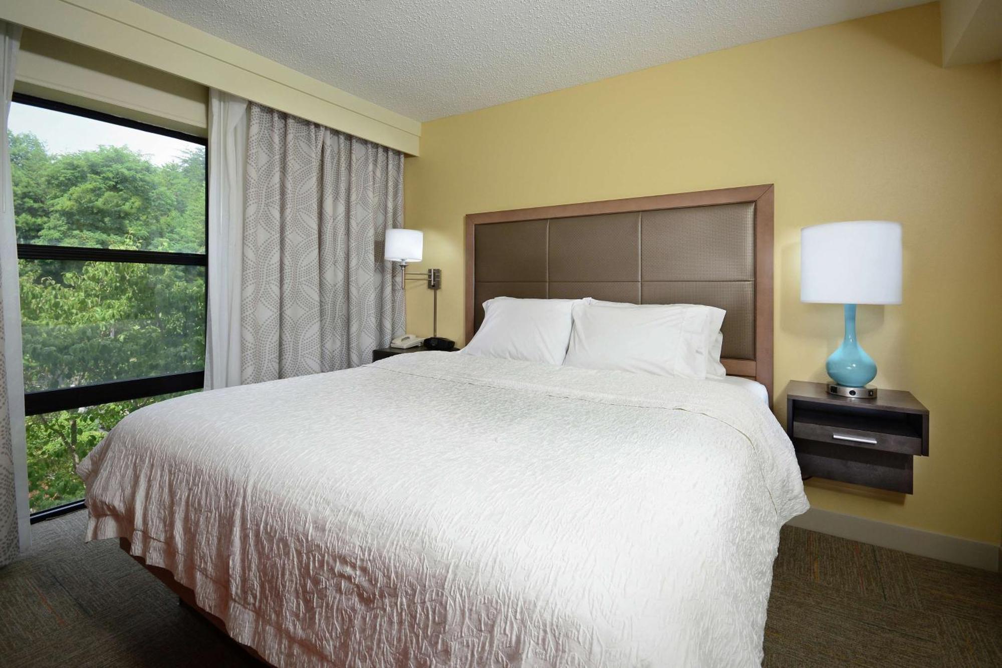 Hampton Inn Мартинсвилл Экстерьер фото