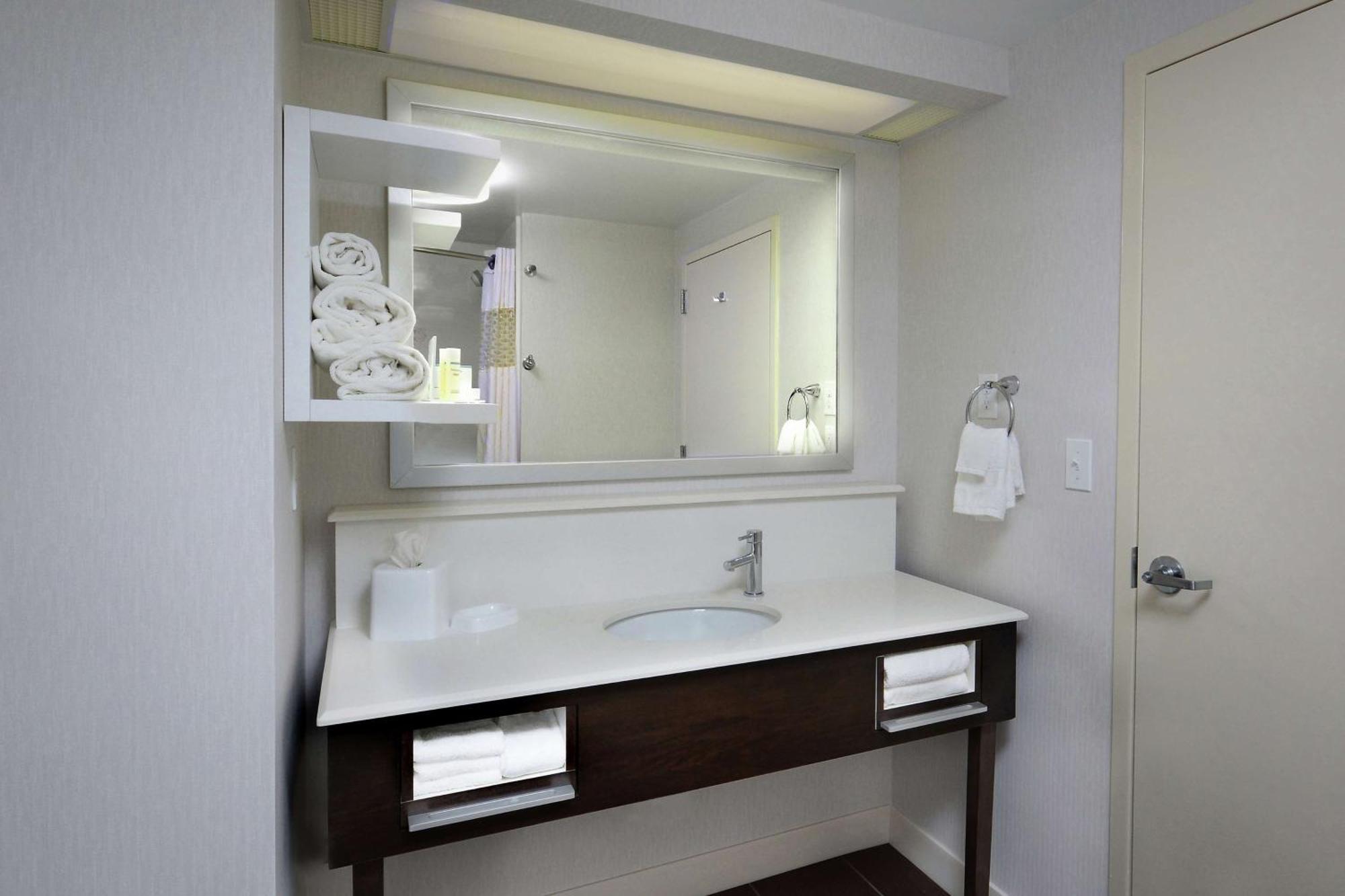 Hampton Inn Мартинсвилл Экстерьер фото