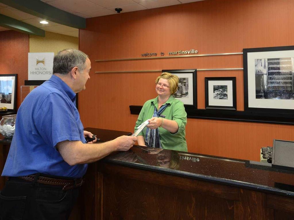 Hampton Inn Мартинсвилл Интерьер фото