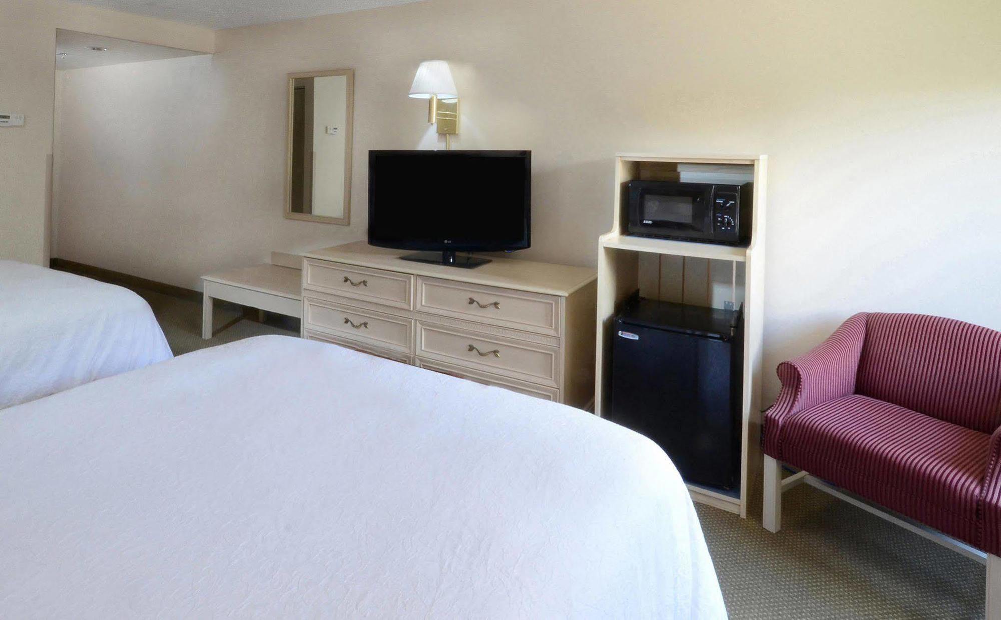 Hampton Inn Мартинсвилл Экстерьер фото
